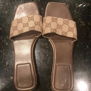 Authentic Gucci sandals size 36 Gucci logo